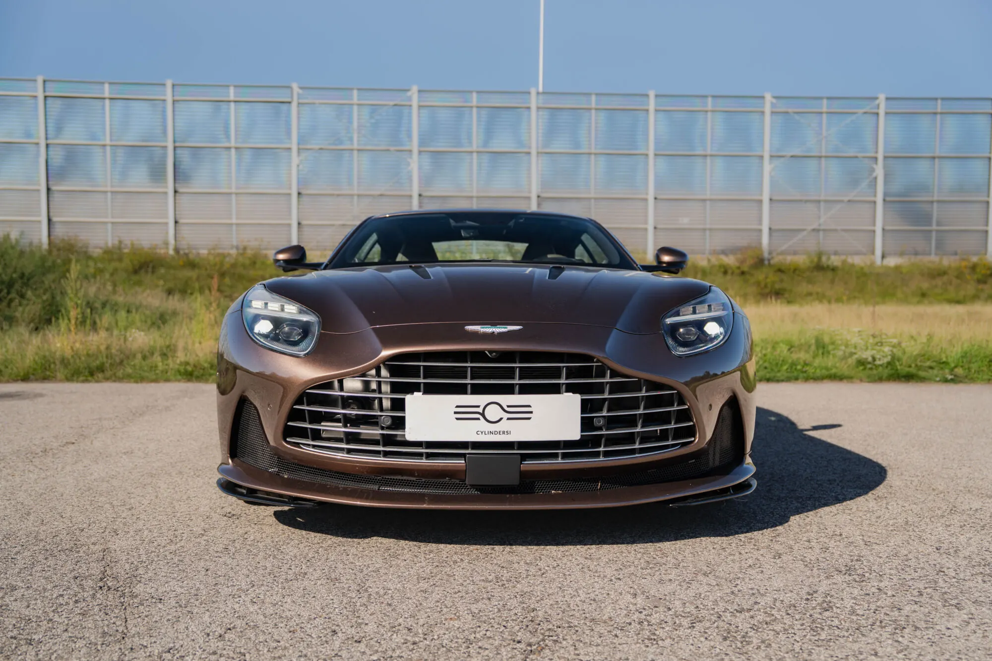 Aston Martin DB12 — zdjęcie 2