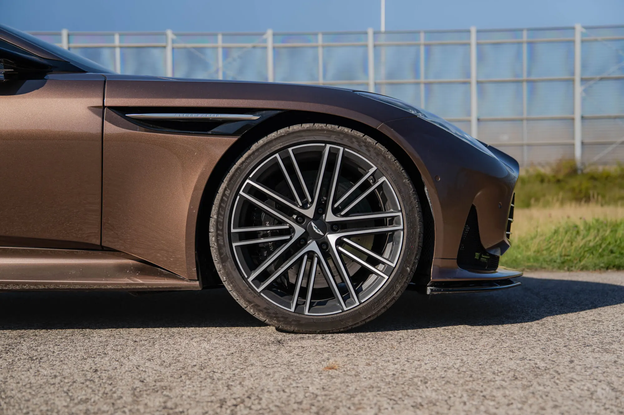 Aston Martin DB12 — zdjęcie 5
