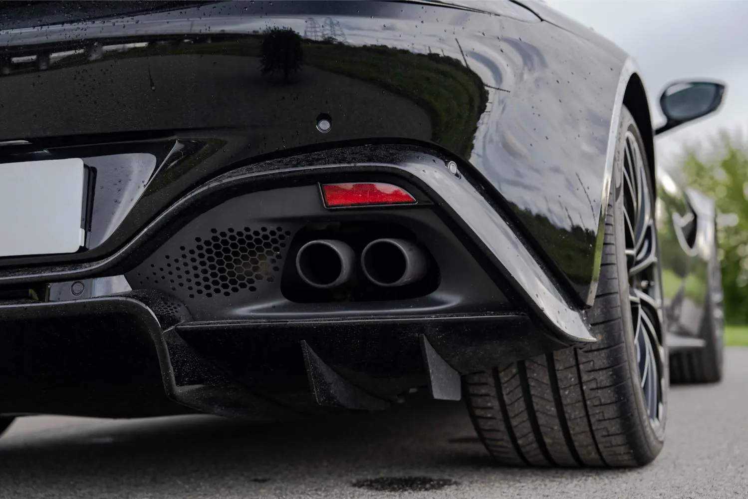 Aston Martin Vantage Jet Black — zdjęcie 7